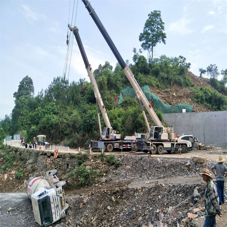 红花岗汽车掉沟里叫吊车救援要多少钱