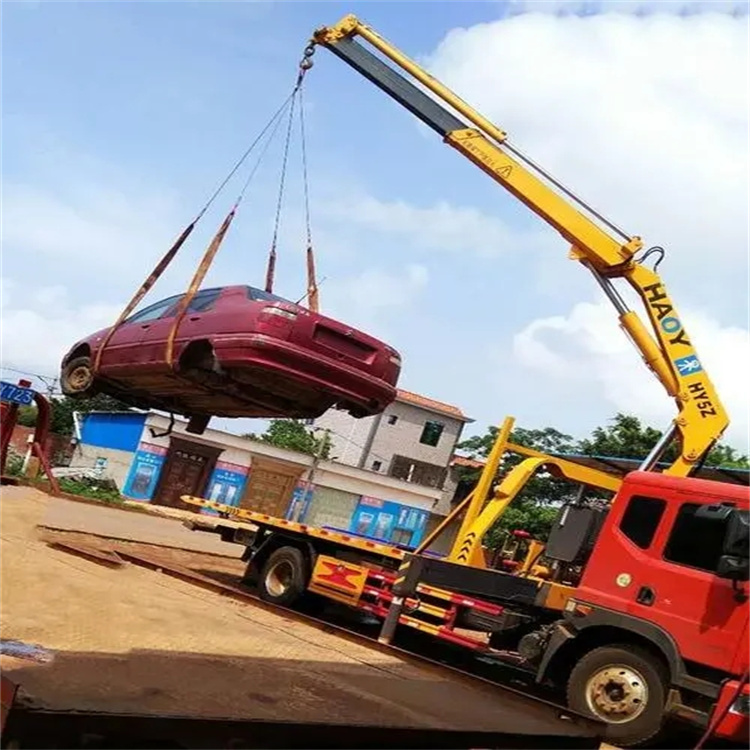 红花岗吊车吊汽车的正确方法